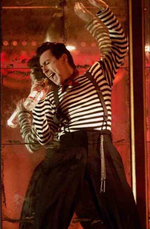 Burlesque-alan-cumming-17677255-1675-2560