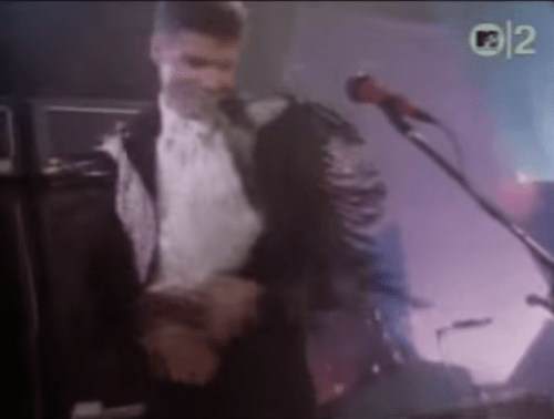 I don't really play the keyboard. I just spin in front of it and hit the "o noise" button.